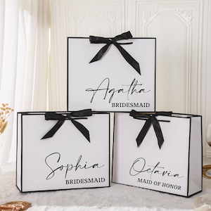 Personalized Bridesmaid Gift Bags, Custom Name Gift Bags, Bow Tie Gift Bags, Bachelorette Party Bag, Bridal Party Gift Bag, Wedding Gift Bag