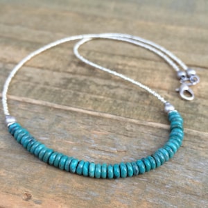 Collana girocollo minimalista a strati con perline turchesi in argento