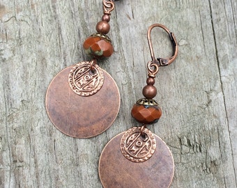 Pendientes de naranja quemado, joyería de cobre boho, pendientes de cobre étnico, pendientes colgantes de monedas de cobre, pendientes de vidrio checo, joyería de naranja