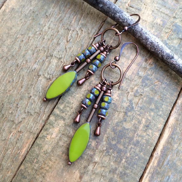 Grüne Tschechische Glas und Kupfer Ohrringe, Grüne Baumeln Ohrringe, Glas Kronleuchter Tropfen Ohrringe, Urlaub Schmuck Ohrringe, Geschenk für Frauen