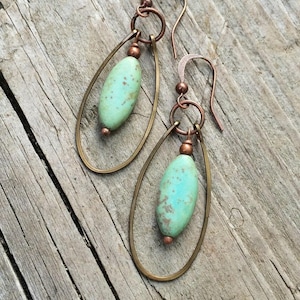 Pendientes de aro ovalados colgantes de turquesa verde, joyería de cobre martillado