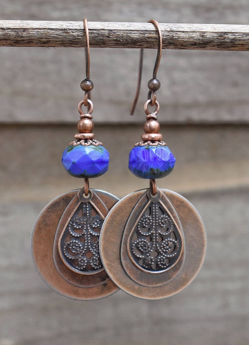 Boucles d'oreilles bohèmes, boucles d'oreilles pendantes bohèmes, boucles d'oreilles pendantes en cuivre, bijoux bohèmes, boucles d'oreilles bleues, bijoux bleus, cadeau pour elle image 1