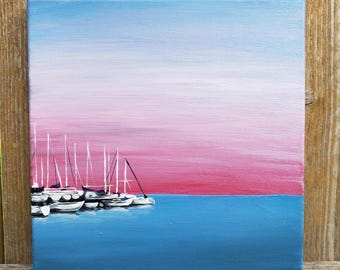 Puede incluir: Una pintura de un paisaje marítimo con un cielo rosa y azul y una fila de veleros en el agua.