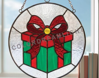 Diseño de vidriera navideña, diseño de atrapasoles con forma de regalo de Navidad, adorno para ventana navideño, descarga en PDF, SVG y PNG (n.º 04-10CH)