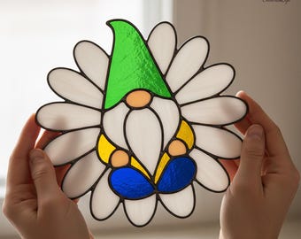 Daisy Gnome Stained Glass Pattern – Spring Suncatcher Template, Whimsical Glass Art Design, Instant Download