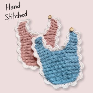Aanpasbaar slabbetje gehaakt cadeau-idee voor babyshoweraccessoire vintage geïnspireerd slabbetje nodig voor nieuwe moeders hebben dagelijks accessoire nodig