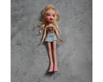 Bratz Play Doll Cloe Capelli Biondi Occhi Azzurri Vestito Casual Sandalo