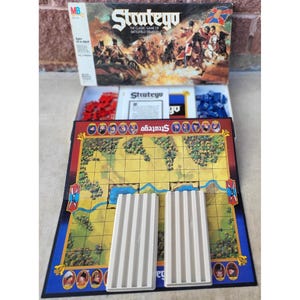 Stratego The Classic Game of Battlefield Strategy 1986 Milton Bradley - COMPLETE