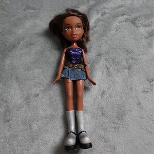 2001 Bratz Doll Sasha Brown Hair Light Brown Eyes Dark Complexion Shoes