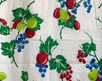 Grapevine vintage fabric, 3 yards of 1930s kitchen fabric for curtains, home decor