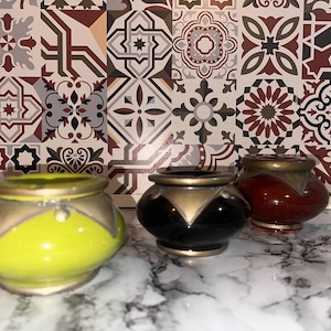 Cenicero marroquí de cerámica hecho a mano con ribete de metal – Cenicero bohemio vintage – Regalo único para fumadores – Decoración tradicional – Plato decorativo colorido