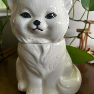 White Fluffy Cat Ceramic Cookie Jar Vintage Kitchen Decor