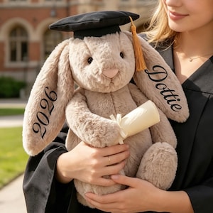 Peluche de conejito personalizado para graduación, regalo de graduación universitaria, peluche de graduación de la universidad, lindo conejito con birrete, recuerdo de diploma para ella.