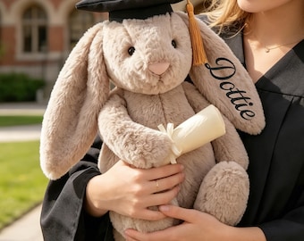 Gepersonaliseerde afstudeerkonijn pluche, college afstudeercadeau, universiteit afstudeerpluche, schattig konijntje met pet diploma aandenken voor haar