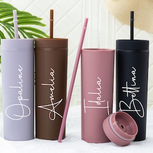 Personalisierter Becher mit Deckel und Strohhalm, Brautjungfer Magerer Becher, Benutzerdefinierte Pastell Matte Tasse, Brautjungfer Vorschlag Geschenke, Junggesellinnenabschied