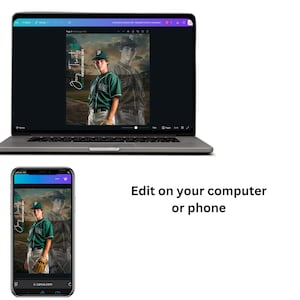 Puede incluir: Una maqueta digital de un jugador de b&eacute;isbol con un uniforme verde y blanco con el texto "Joey Travis" y "Varsity Baseball" en el dise&ntilde;o. La imagen se muestra en la pantalla de una computadora port&aacute;til y en la pantalla de un tel&eacute;fono inteligente.