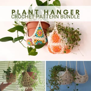 Puede incluir: Un paquete de patrones de crochet para maceteros colgantes. La imagen muestra cuatro maceteros colgantes diferentes en varios colores y estilos. El texto "PLANT HANGER CROCHET PATTERN BUNDLE" se muestra en la parte superior de la imagen.