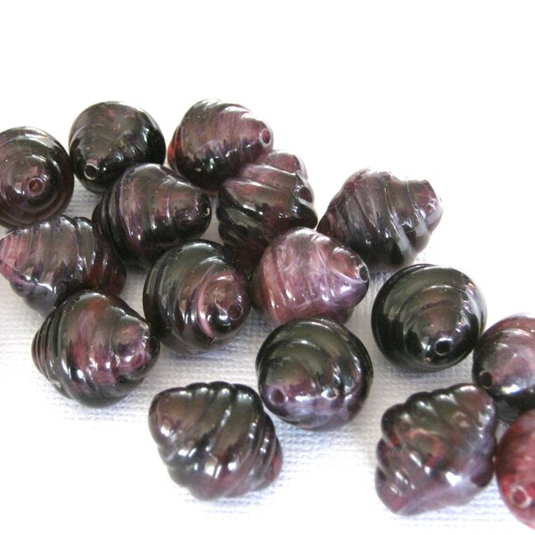 24 RARE Vintage Lucite Plum Purple Beehive 18mm Bead - Swirled and Marbled - West Germany - 1970s