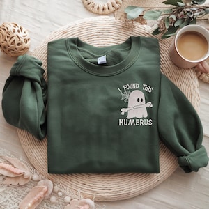 Maglietta ricamata &quot;Ho trovato questo omero&quot;, regalo per infermieri, maglietta per infermieri di terapia intensiva neonatale, abbigliamento per la scuola infermieristica, maglietta per infermieri di Halloween, maglietta per infermieri del pronto soccorso spettrale