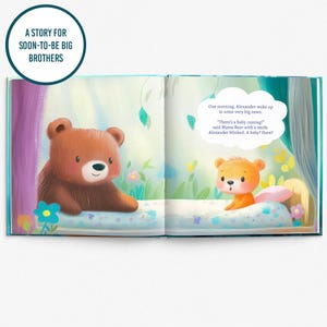 Peut inclure: Double page d'un livre pour enfants avec des illustrations d'ours en peluche. Le texte dit "Une histoire pour les futurs grands fr&egrave;res". Un ours est brun, l'autre orange, avec une bulle de texte disant "Un b&eacute;b&eacute; arrive!"