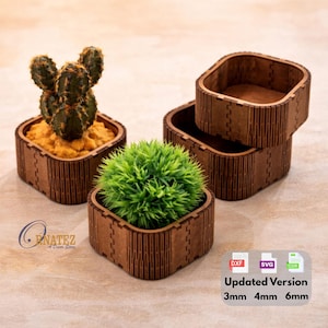 Może przedstawiać: Drewniane kwadratowe donice z dekoracyjnym wzorem, jedna z kaktusem, a druga z zieloną rośliną. Donice są ułożone w stos i wyświetlane z tekstem "Zaktualizowana wersja" oraz wymiarami 3 mm, 4 mm i 6 mm.