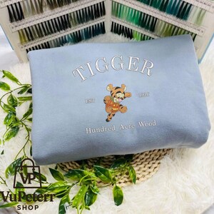 Magic Kingdom gesticktes Sweatshirt, Vintage Bär und Freunde gesticktes Shirt, Halloween Film Cartoon Shirt, Geschenk für Halloween-Saison