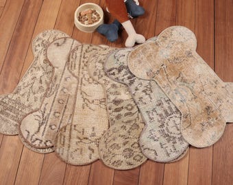 Decoración hecha a mano con forma de hueso de perro a partir de una alfombra vintage de 30 x 50 cm (12 x 20 pulgadas) – Alfombra oriental beige y verde, alfombra para mascotas, alfombra turca reciclada.