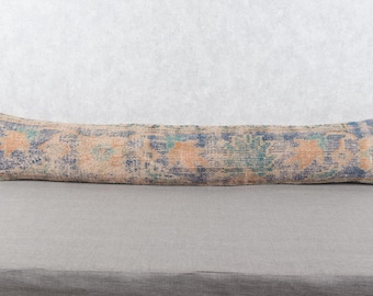 Funda de cojín vintage pastel hecha a mano de 8x47” – Cojín lumbar Kilim largo con suaves motivos azules y melocotón – Decoración bohemia para el hogar – 20 x 120 cm