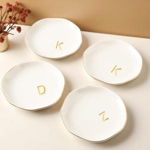 Bandeja de cerámica personalizada para anillos con inicial, monograma de la A a la Z, regalo para mujer, boda, dama de honor, amiga, recuerdo