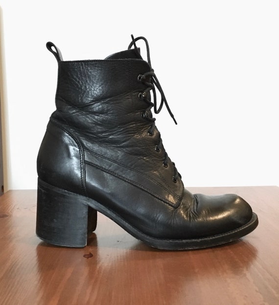 Size 5.5 vintage 90s Guess black leather ankle boo