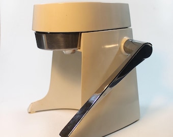 Art Deco White Juice-king Juicer Model JK-35 by National Chicago