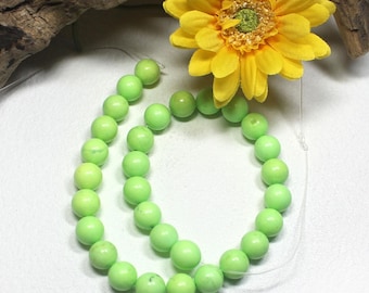 Apple Green Howlite Stone Beads: 12 3/8-inch Stone Strand