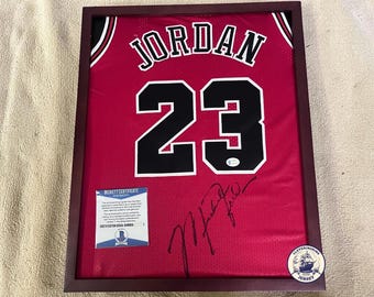 Maglia rossa dei Bulls autografata da M. Jordan #23 con certificato di autenticità Beckett - Leggi la descrizione / Opzione con cornice