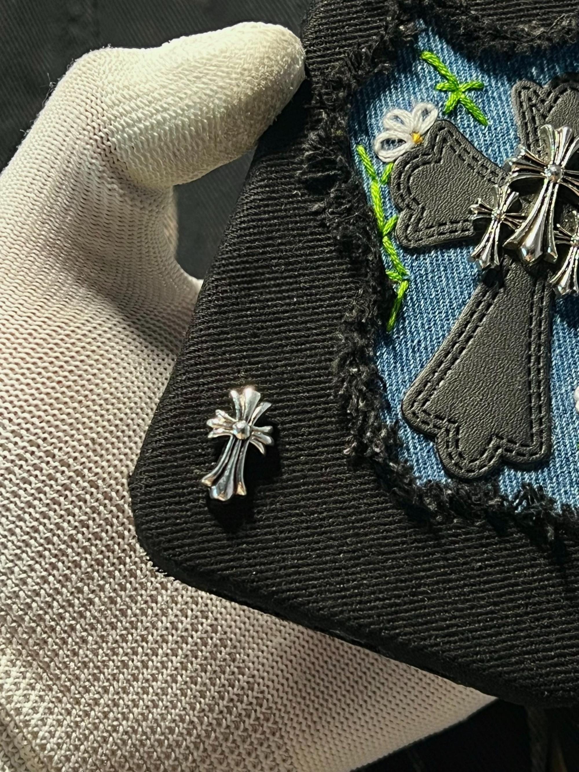 ゴシッククロス刺繍デニムiPhoneケース：パンクグランジスタイル