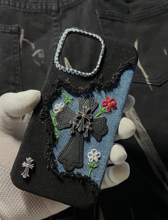 ゴシッククロス刺繍デニムiPhoneケース：パンクグランジスタイル