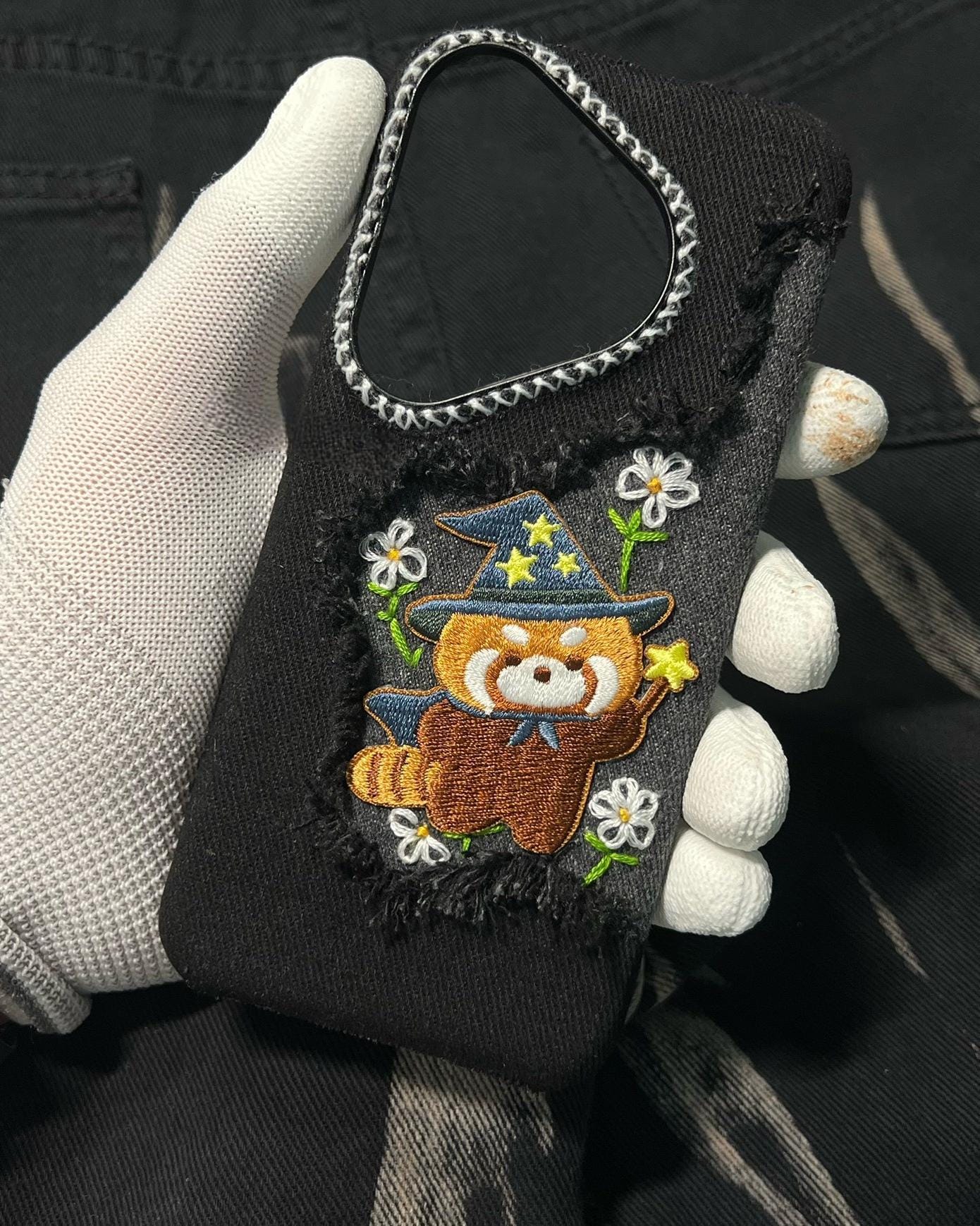 ゴシッククロス刺繍デニムiPhoneケース：パンクグランジスタイル