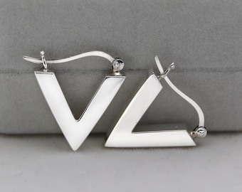 Pendientes de aro en forma de V de plata de ley / Diseño geométrico minimalista