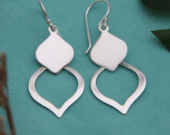 Pendientes colgantes de plata de ley hechos a mano / Joyería minimalista bohemia