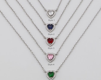 Collar con colgante de corazón de plata de ley 925 y circonita cúbica de colores.