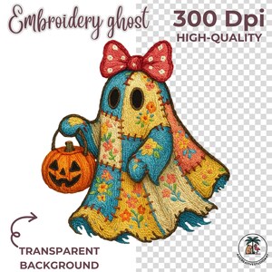 Op de afbeelding: Een geborduurde spookillustratie met een patchwork-ontwerp in geel, blauw en roze. De geest heeft een rode strik en houdt een oranje pompoen-lantaarn vast. Tekst luidt "Embroidery ghost" en "300 Dpi High-Quality" met een transparante achtergrond.