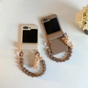 3D Plüsch-Kaninchen-Armband Hülle für Samsung Z Flip 6 5 4 3 - Niedliche stoßfeste Abdeckung mit Kartenfach
