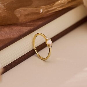 Bague diamant opale minimaliste, bagues empilables opale, bague avec pierre de naissance plaquée or 14 carats, bague avec pierres précieuses, bague vintage, cadeaux d'anniversaire pour elle