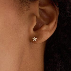 Dainty Flower Diamond Stud Earrings, Minimalist Stud Earring for Women, Gold Diamond Earrings, Sterling Silver Earring Set, Gifts for Her