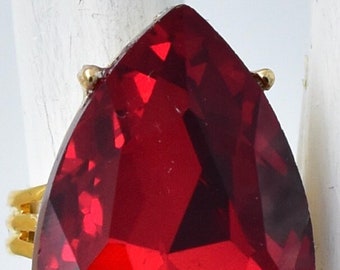 Bague cocktail en forme de larme strass rouges, anneau réglable en plaqué or