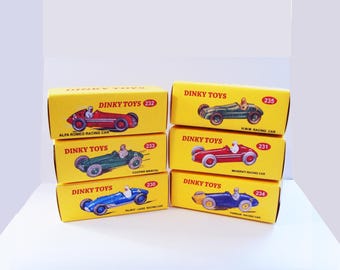 DINKY TOYS Volkswagen De Luxe 1300 Sedan #129 Vintage Toy
