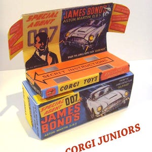 CORGI JUNIORS - James Bond. Superbe présentoir/boîte de reproduction et plateau UNIQUEMENT.