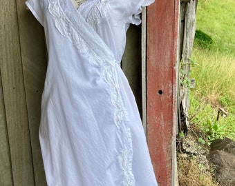 white cotton wrap dress - embroidered ~ boho summer ~ xs, small