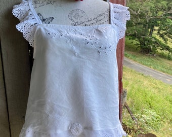 white linen top ~ vintage embroidery + lace ~ bohemian camisole ~ small / medium
