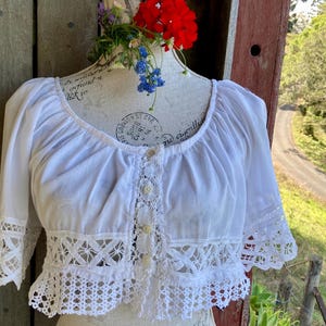 lace + cotton white camisole ~ cropped old world boho blouse ~ xxs ~ xs