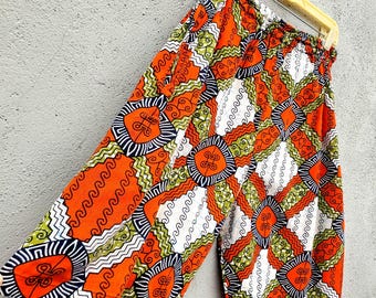 Pantalones cortos holgados unisex con estampado africano vintage y estilo bohemio, ideales para festivales.
